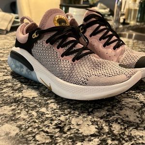 Nike Joyride Run Flyknit Lightly worn Size 9